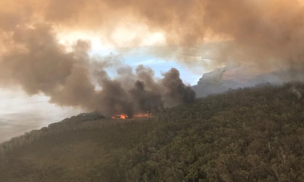 Aυστραλία: Η νήσος Φρέιζερ "παραδίνεται" στην πύρινη λαίλαπα